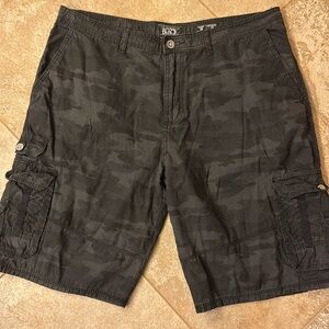 Men’s Buckle Black Camo Shorts sz 38